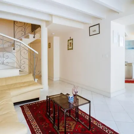 Astoria Palace - Central Two Bedroom Appartement Menton