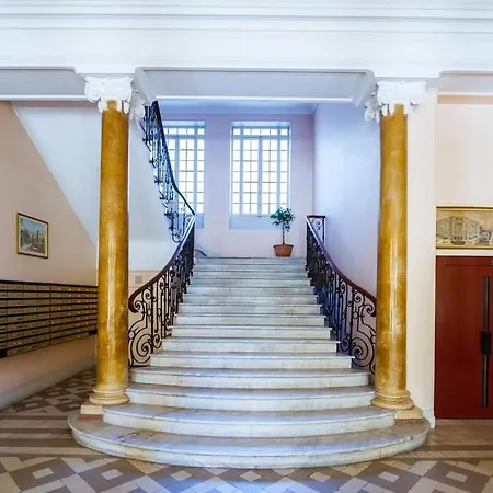 Astoria Palace - Central Two Bedroom Appartement Menton